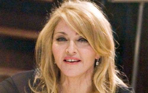 <p>Septiembre 2009. Piel y ojos con arrugas, labios delgados.</p>