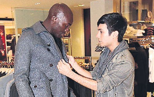 <p> Asesor masculino.</p>