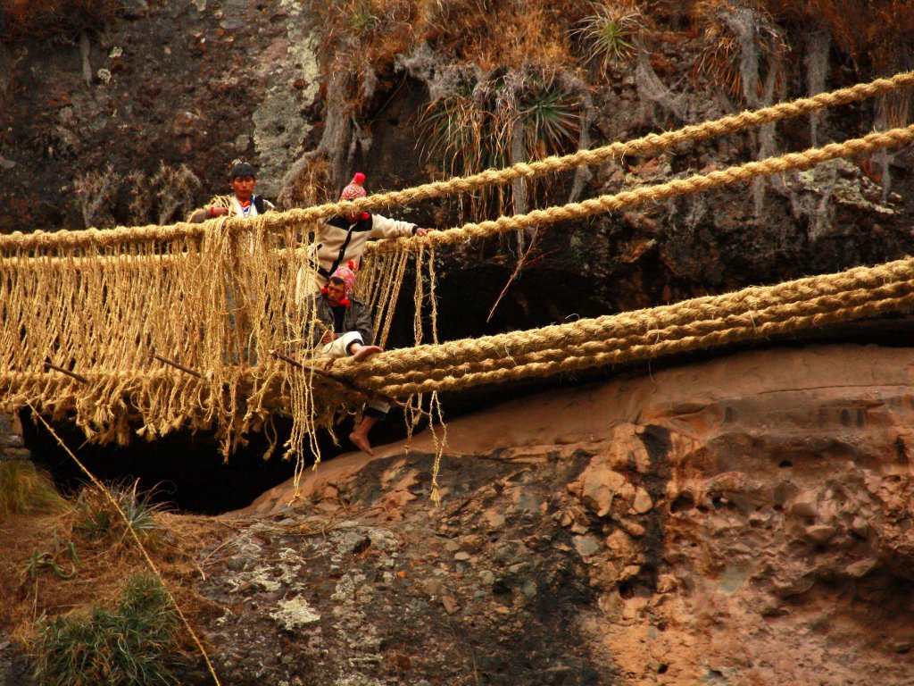 Está tejido íntegramente con fibras vegetales, según la tradición inca, y es el único de este tipo en el mundo. Foto/EFE<br>