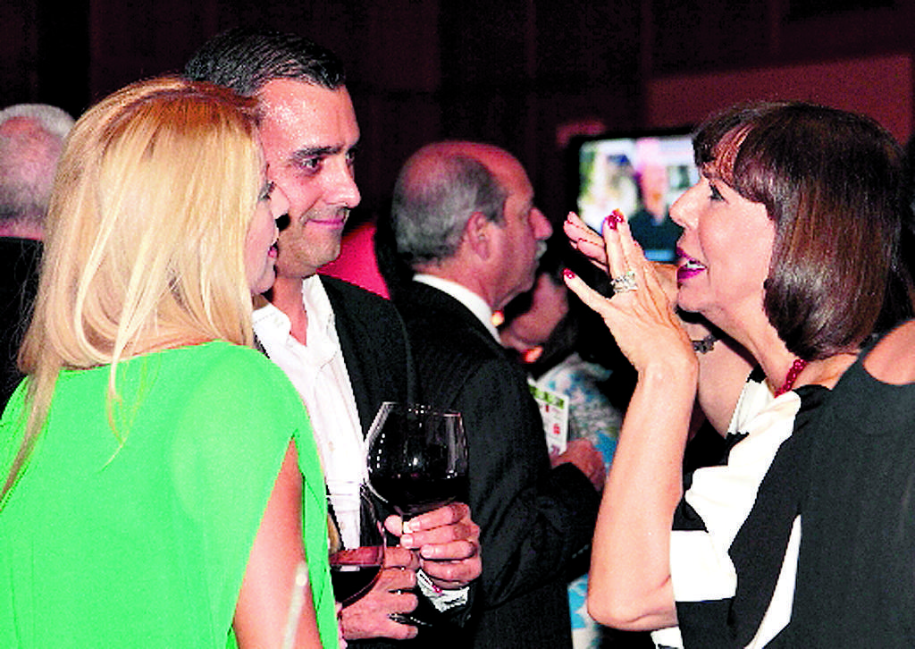 3. Ana María Bonilla, Eric Holland y Marianela Acevedo.
