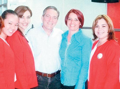 <p>En la foto también aparece el dirigente del PRD, Laurentino Cortizo.</p>