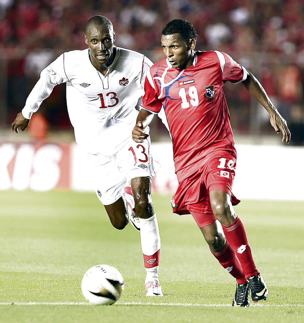 Figura. Negrito Quintero bailó a los canadienses.(EFE)