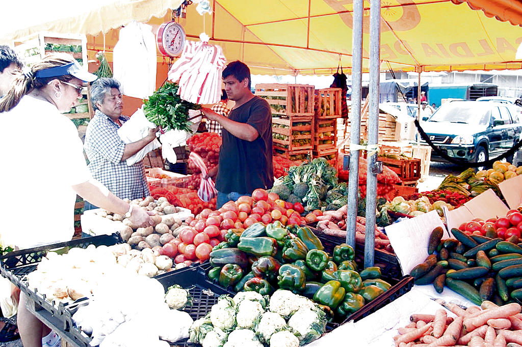 Precio. Los consumidores pagan desde 0.85 centavos.(Archivo.)