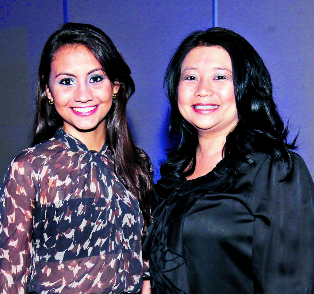 Susana Amaris y Betzi de Chung. ()