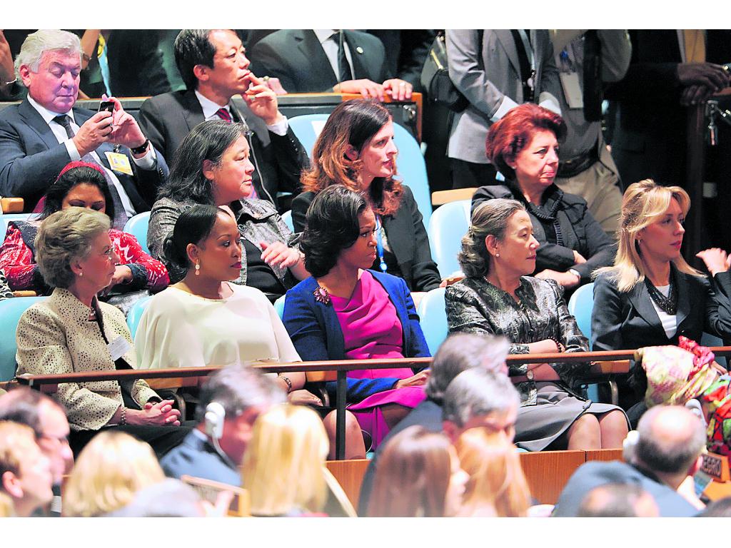 Elegancia. Michelle Obama (c), y Yoo Soon-taek (c dcha).(EFE)