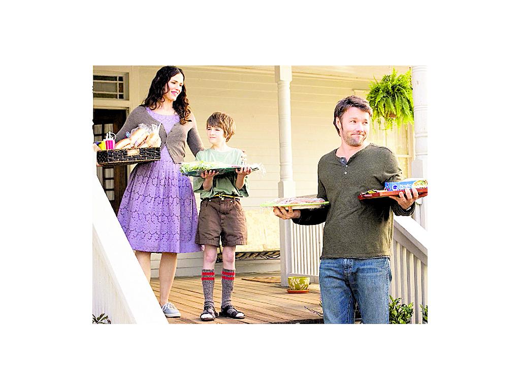 Basada en una pareja que desea tener un hijo. Un día escriben cualidades que debe tener, y aparece un niño en su jardín.()