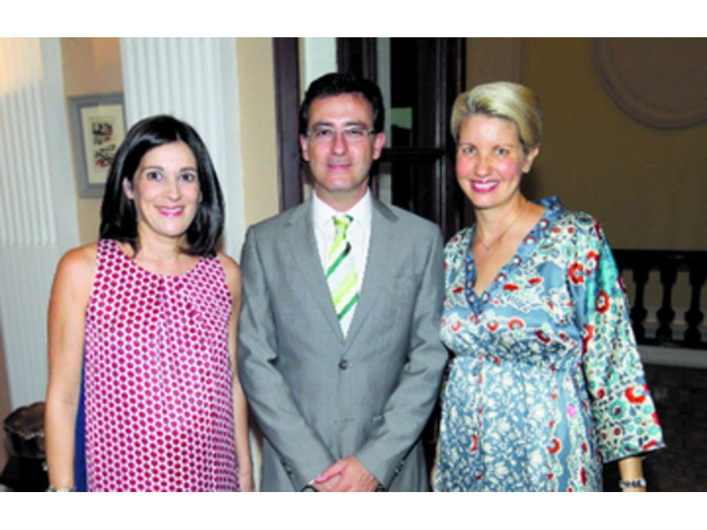 2. Arantxa González, Iván Pascual y Claudia Gorisatti.