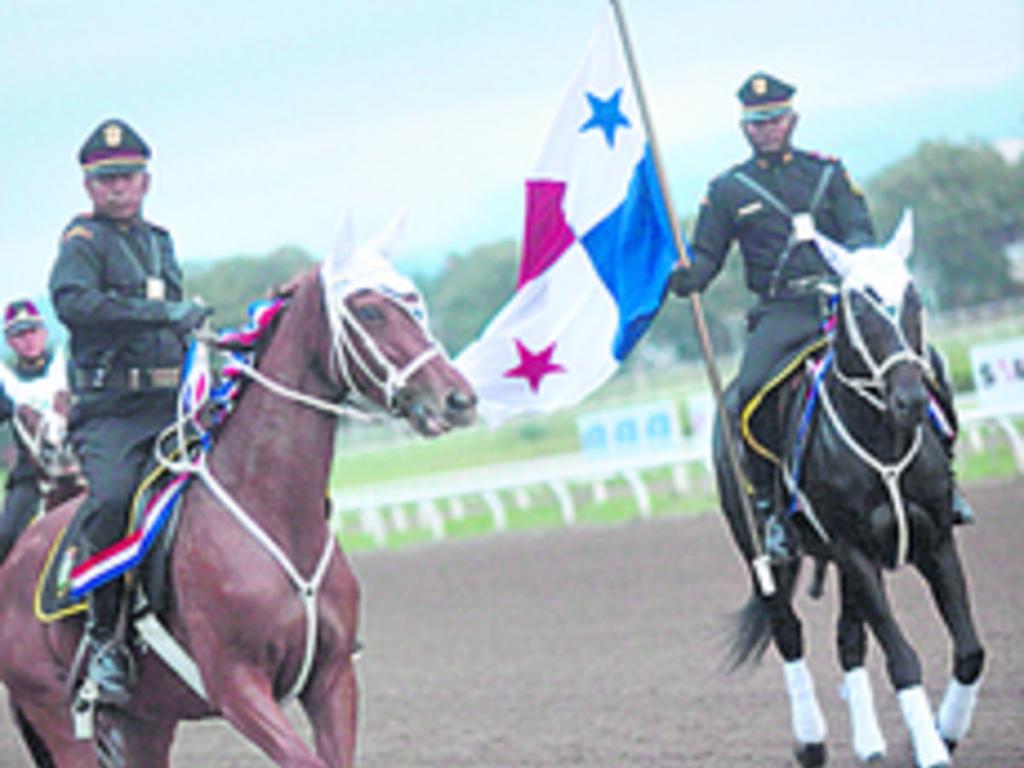 6.Ceremonia de presentación previa a la esperada carrera.