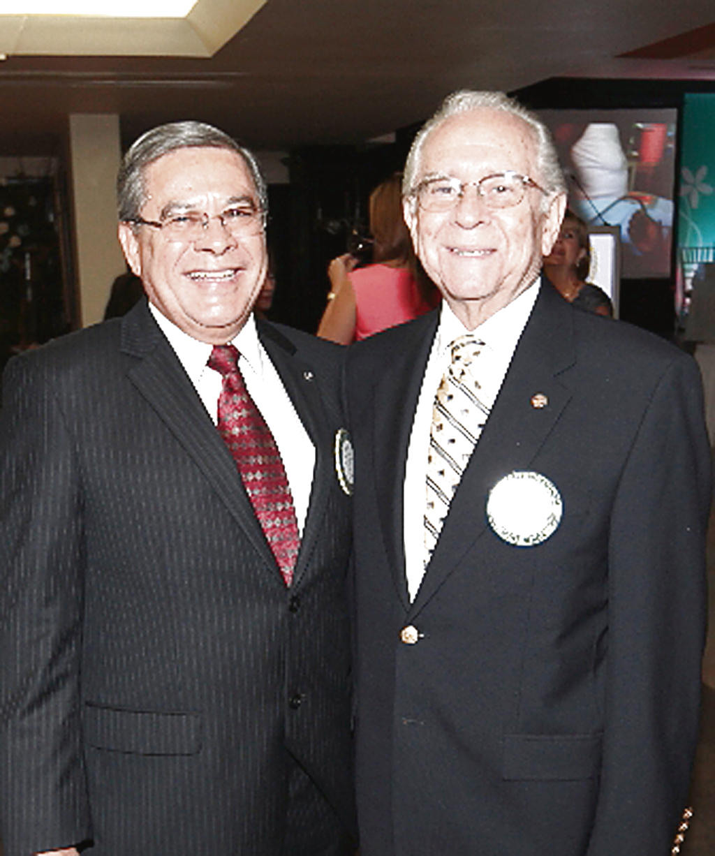 Marco A. González, Juan R. Morales.()