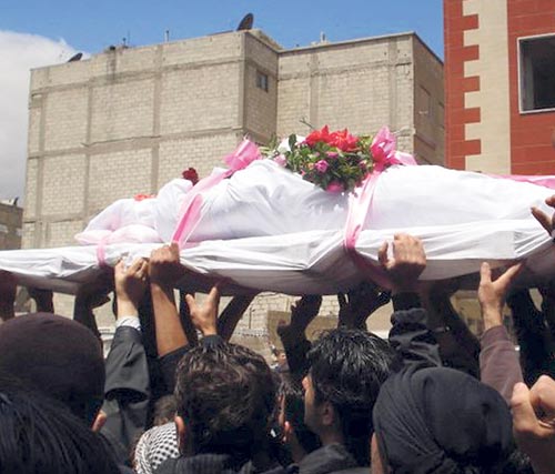 <p>Dolor. Entierran a las víctimas del gobierno de Bashar.</p>