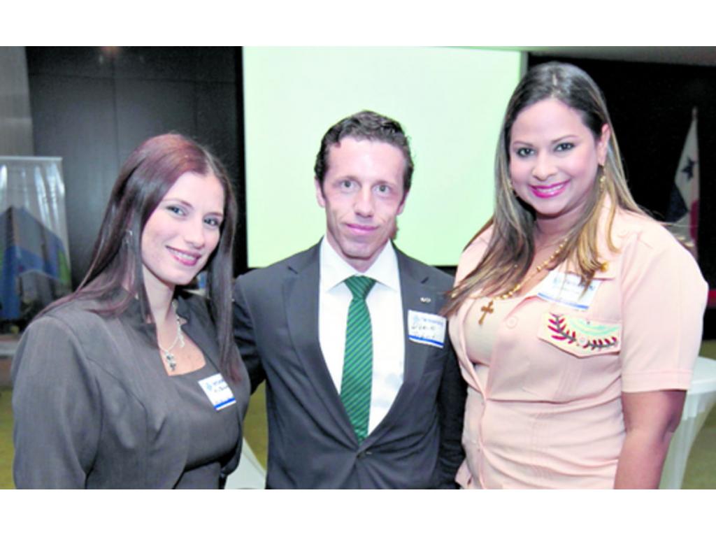 5. Katherine Torres, Alberto Blanco y Zumaykira Martínez.