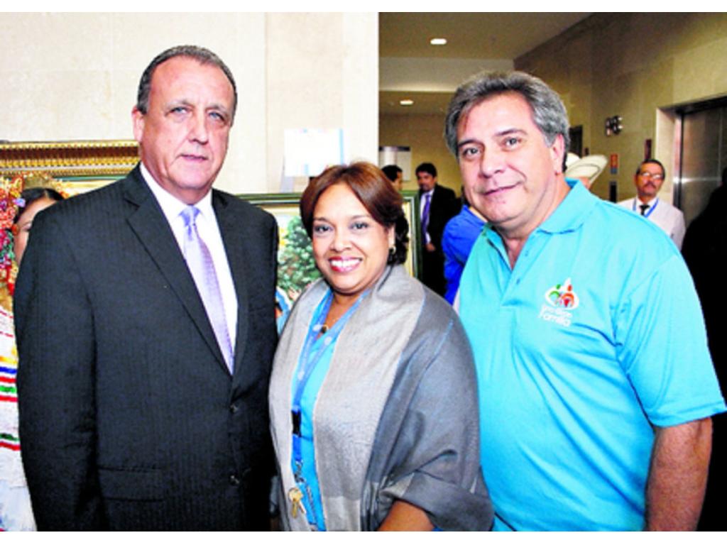 5. Federico Zentner, Melba López y Ricardo Gago.