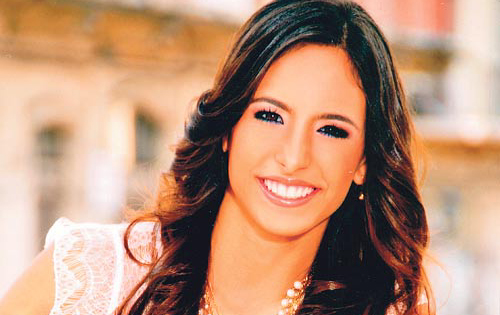 <p>Esta linda damita es una de las 80 debutantes que harán del Festival de Debutantes 2011, un espectáculo lleno de encanto. Ella es el orgullo de sus padres: Abdiel Antonio Salas Arias y la distinguida señora Irene Elizabeth Eder de Salas.</p>