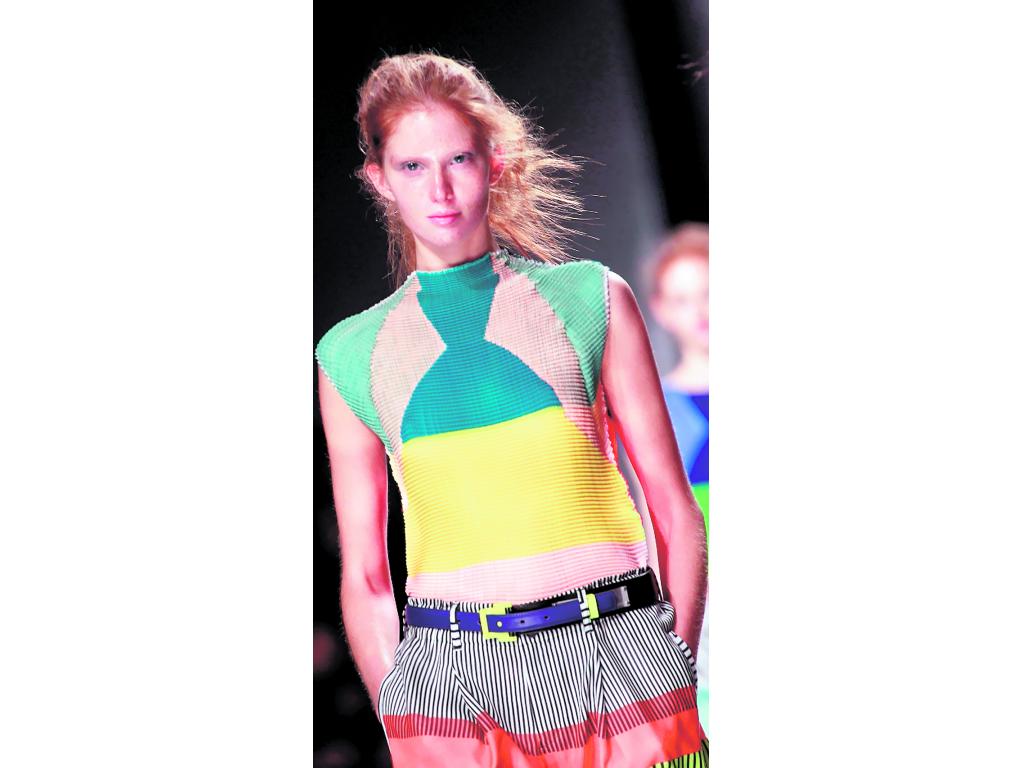 Detalles. Para los pantalones, los accesorios como las correas regresan. Las mismas son delgadas y cuentan con colores vibrantes.()