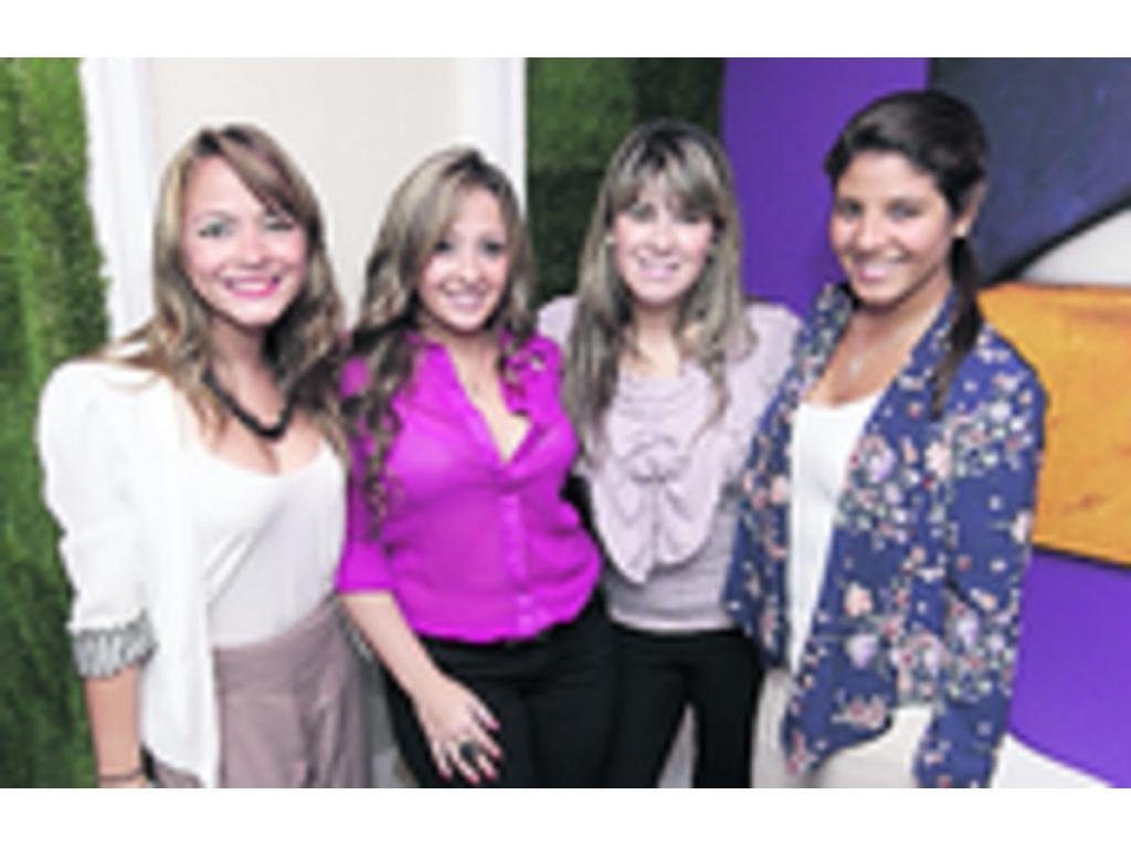 2. Paola Díaz, Melissa Mata, Estefanía Alegre y Stephanie Villarreal.