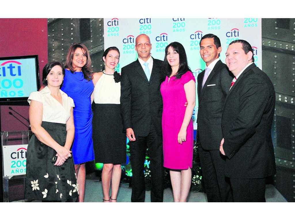 Susi Marcos, Claret Valle, Roberta Duarte, Malcolm Muñoz, María Eugenia Ballivian, Jorge Rosales y Efraín Tejada.()
