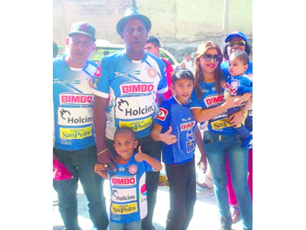 Familiares de Yuyu Muñoz estuvieron apoyándolo.(Cortesía del Diario Hoy)