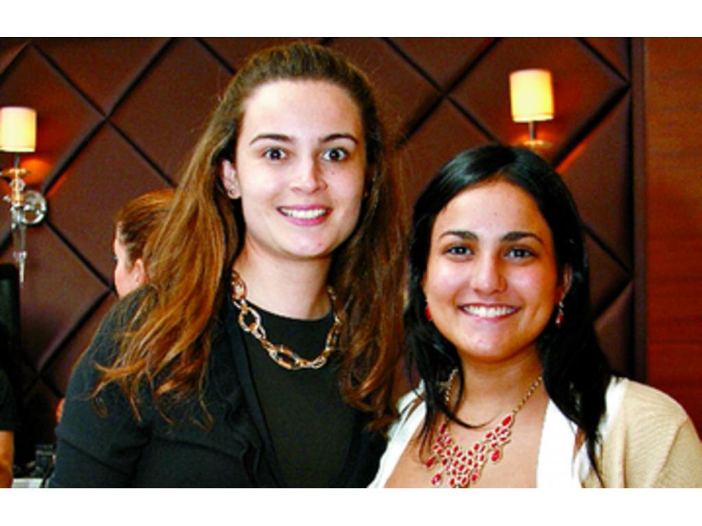 2. Laura Luchau y Mónica Cuza.