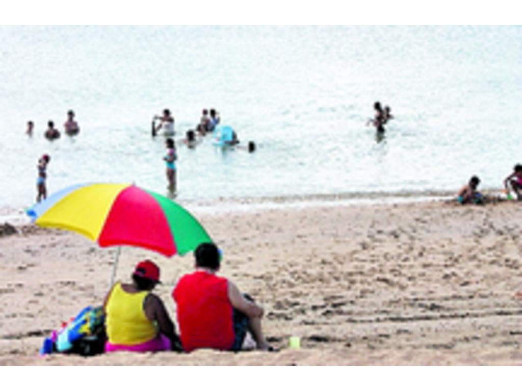 Ubicada a media hora desde La Villa se llega a la playa por una carretera en buen estado. La zona no está desarrollada turísticamente, es libre y se puede pasar todo un día sin ningún problema.