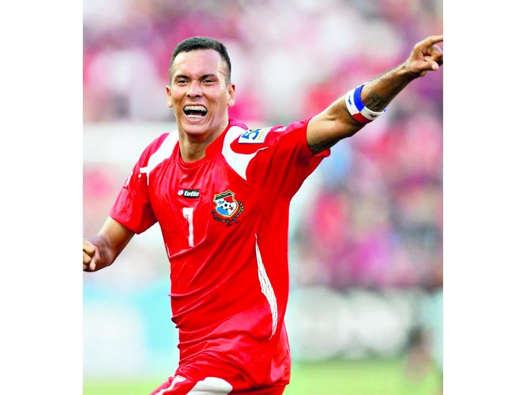 Los futbolístas tendrán que modificar sus uniformes en los próximos días.()
