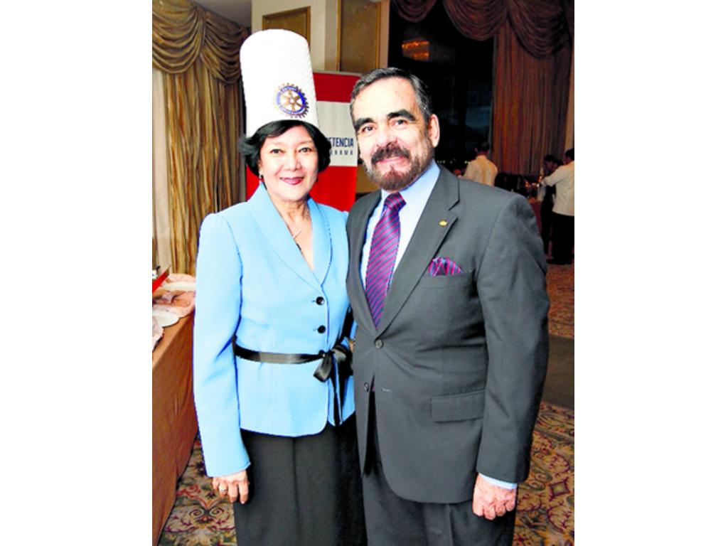 7. Yumiko de Pereira y Felipe Pereira.
