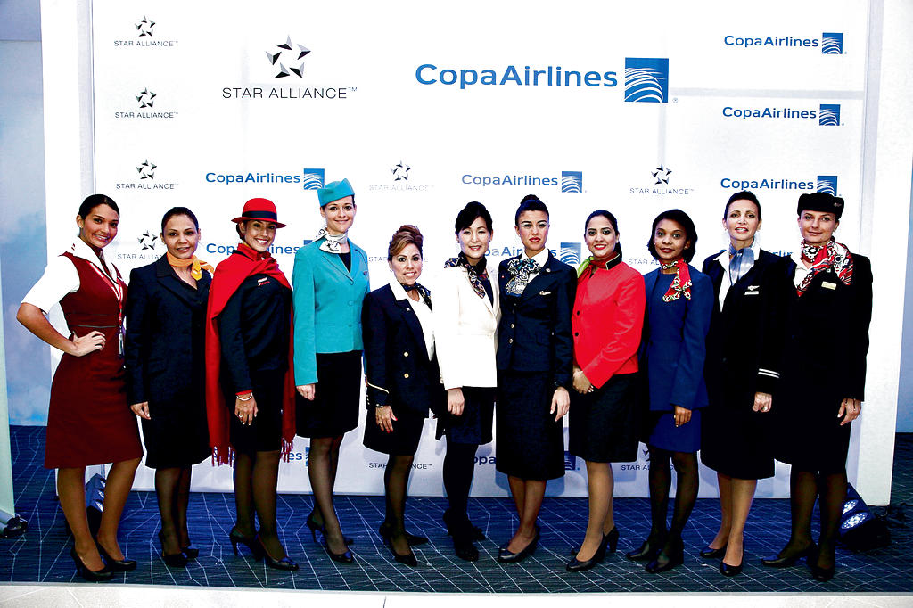 Aeromozas. Cada una representa a una aerolínea miembro de Star Alliance.()