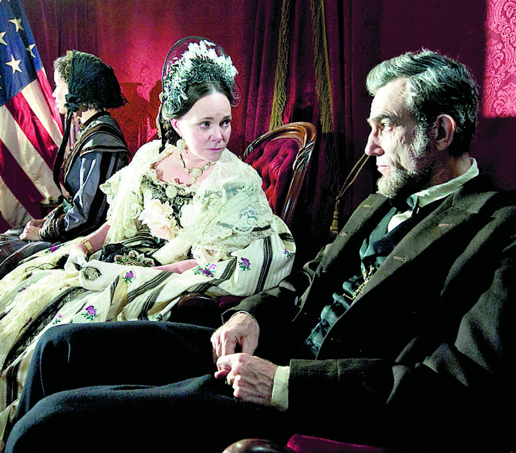 Según los críticos, el protagonista de Lincoln, Daniel Day-Lewis, tiene segura la estatuilla de mejor actor.(AP)