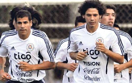 <p>El Rival. Paraguay reconoció cancha ayer.</p>