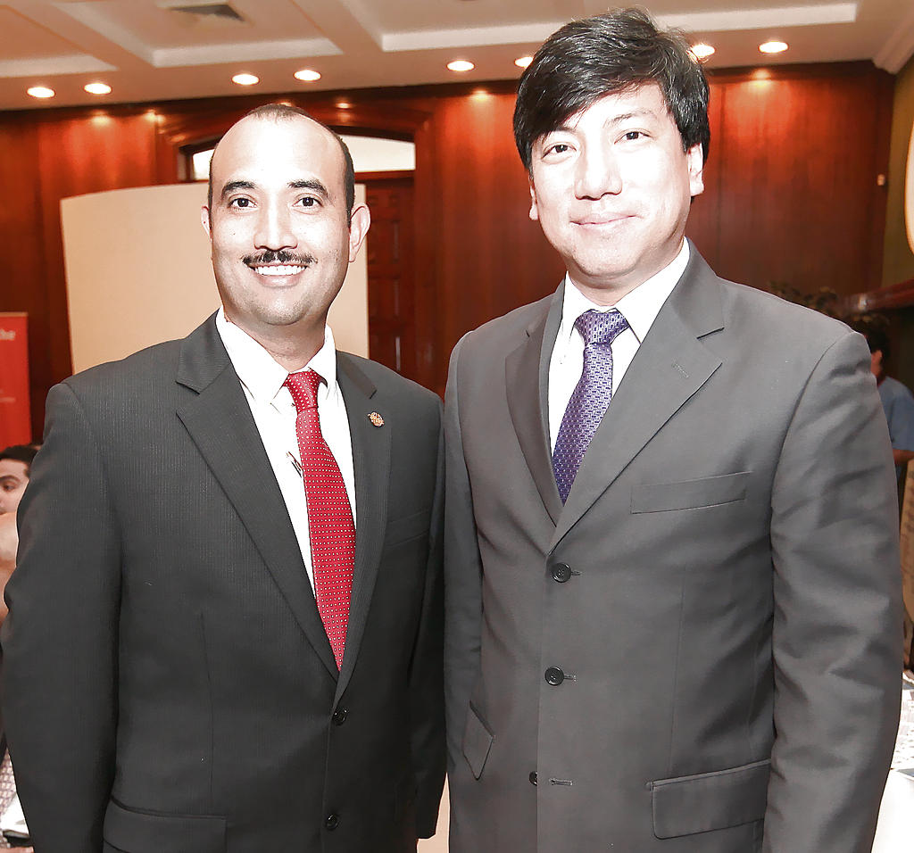 José De Bello junto a Paulo Loo.()