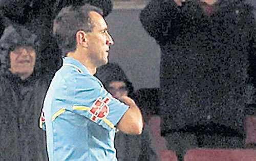<p>Alves (dcha.) fue expulsado.</p>