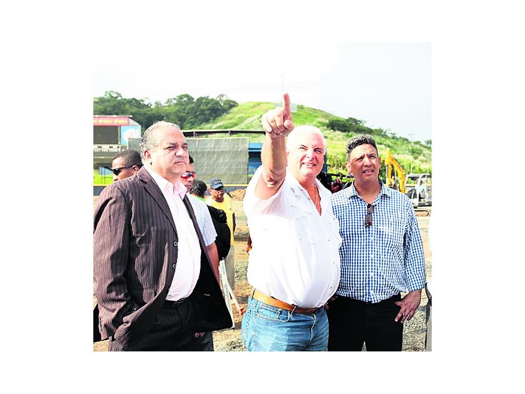 Recorrido. Observó el progreso de la obra.(Anayansi Gamez)