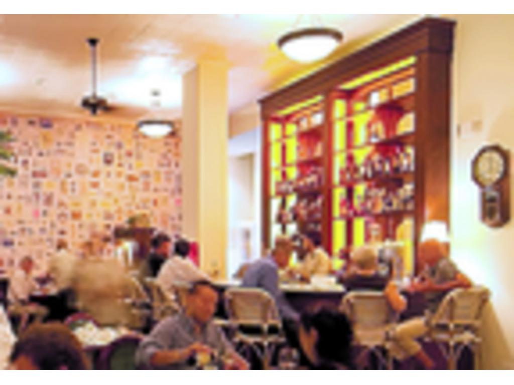 $19.95 sin impuesto. Salad bar, ceviches, sushi bar y una tremenda estación de pastas donde ofrecen farfalle, penne y fusilli. Ubicado en Calle 52 Bella Vista y Calle Ricardo Arias.