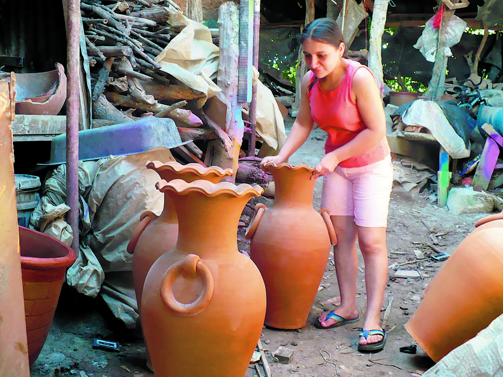 Creatividad. Familias enteras participan en los diseños.()