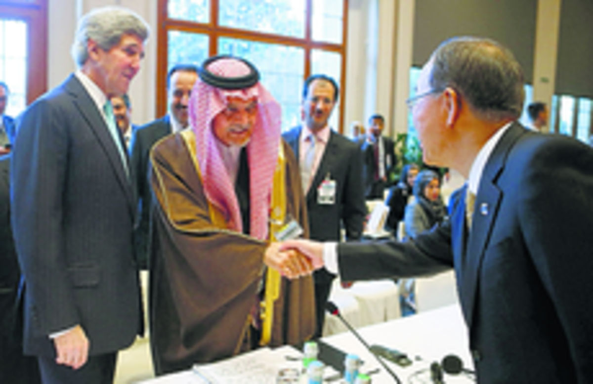 John Kerry y Ban Ki-moon saludan al ministro saudí Saud al Faisal.(EFE)