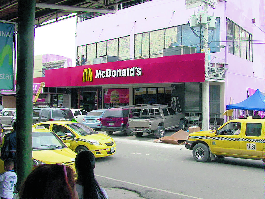 Franquicias. Hace poco instalaron locales de comida rápida.(Leonardo Machuca)