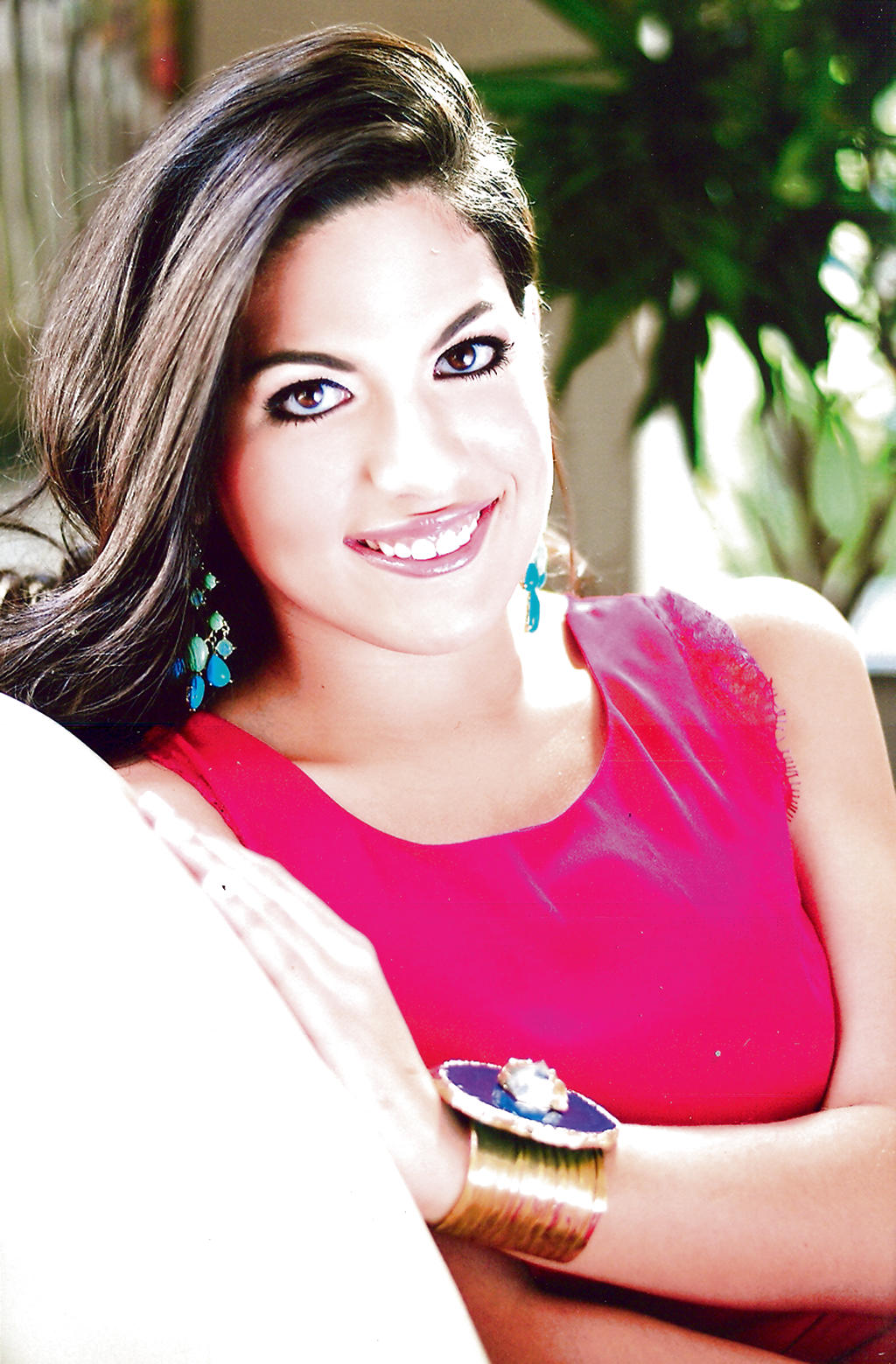 Esta encantadora damita participará en el Festival de Debutantes 2012, actividad cuyo fin es recaudar fondos para el Campamento de Niñas en el Valle de Antón, el Hogar Bolívar y el Concurso Pictórico, de Oratoria y Dramatización. Dagmar es hija del señor