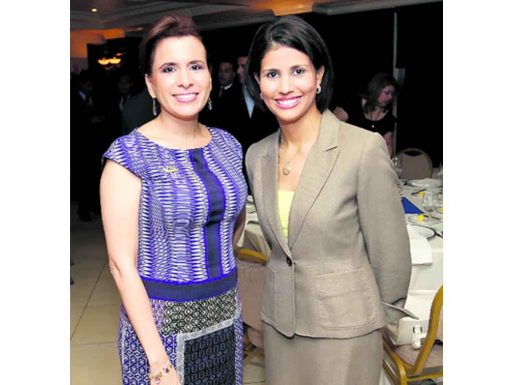 11. Maytée Zachrisson y Lourdes Ávila.
