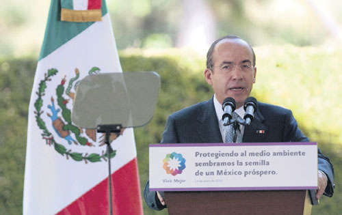 <p>Caos. Aumentó la violencia contra la ciudadanía.</p><p>Vínculos. La Policía mexicana está desprestigiada.</p><p>Polémica. La administración de Felipe Calderón ha sido duramente criticada.</p>