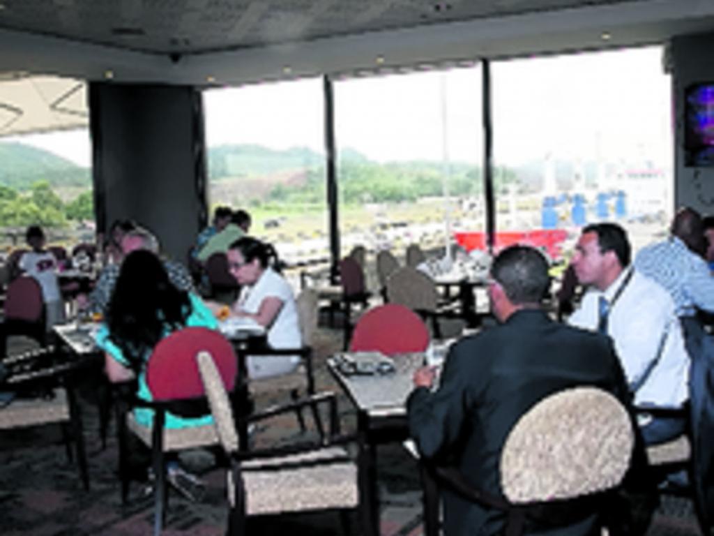 -Segundo piso del Centro de Visitantes de Miraflores.