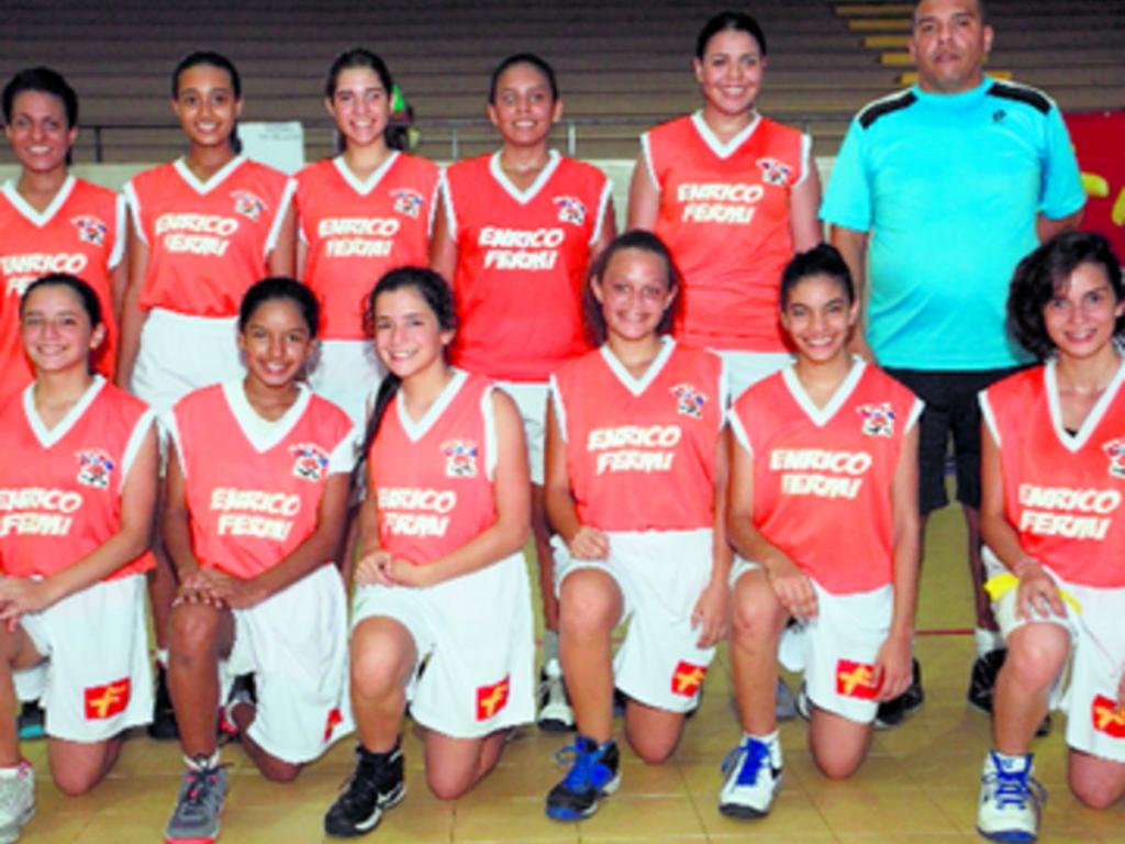 Equipo de la escuela Stella Sierra.(Alberto Ortega)