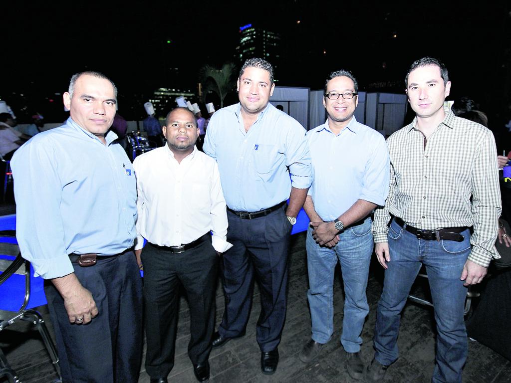 3. Juan González, Rolando Herrera, Juan Samaniego, Ricardo Tam y Luis Villanueva.