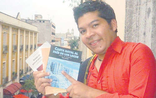 <p>Autor. Javier, en México, muestra sus tres nuevos libros.</p>