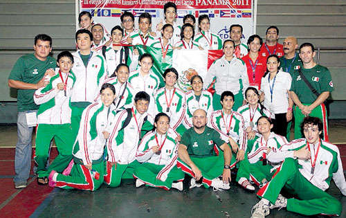 <p>Campeones. El elenco de México estuvo imbatible.</p>