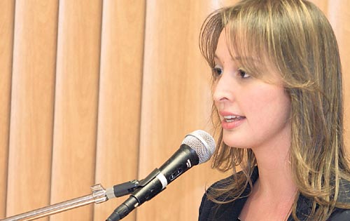 <p>Nieta de Octavio. Corina Arango, maestra de ceremonia.</p>