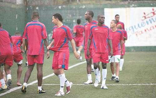 <p>Trabajos. Los jugadores trabajaron ayer sin Parra.</p>
