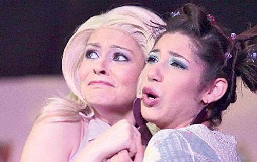 <p>Elle y su amiga Paulette.</p>