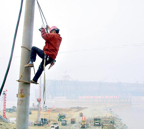<p>Apoyo. A las naciones que les falte energía o no puedan extraerla por problemas con las comunidades.</p>