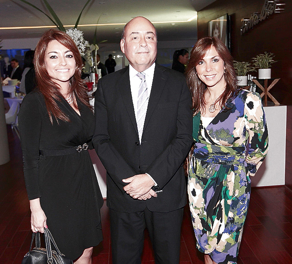 Karlla Pinillo, Alexis Arjona y Kathya de Díaz.()