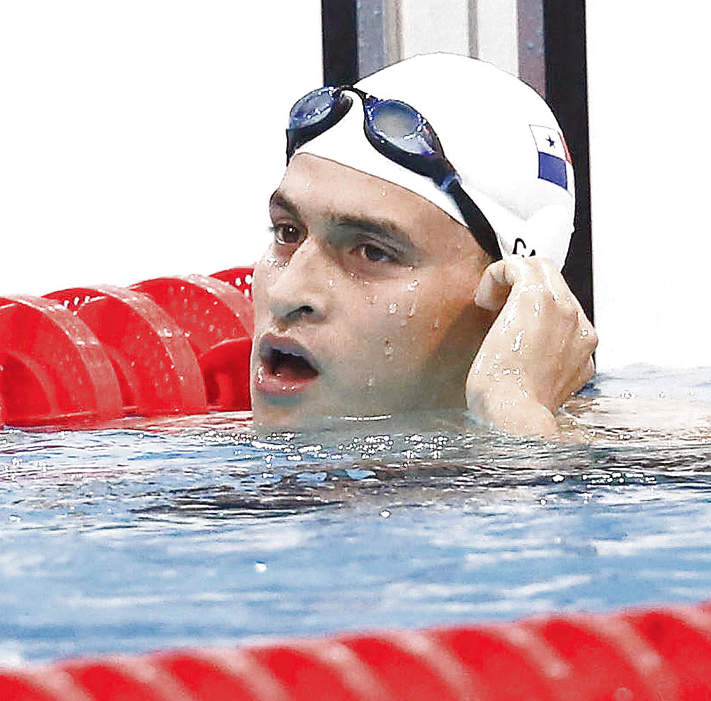Tritón. Diego Castillo (200 mariposa) desmejoró su marca (de 2:00.80 pasó a 2:04.72) y quedó en la posición 35 entre 37 nadadores.()