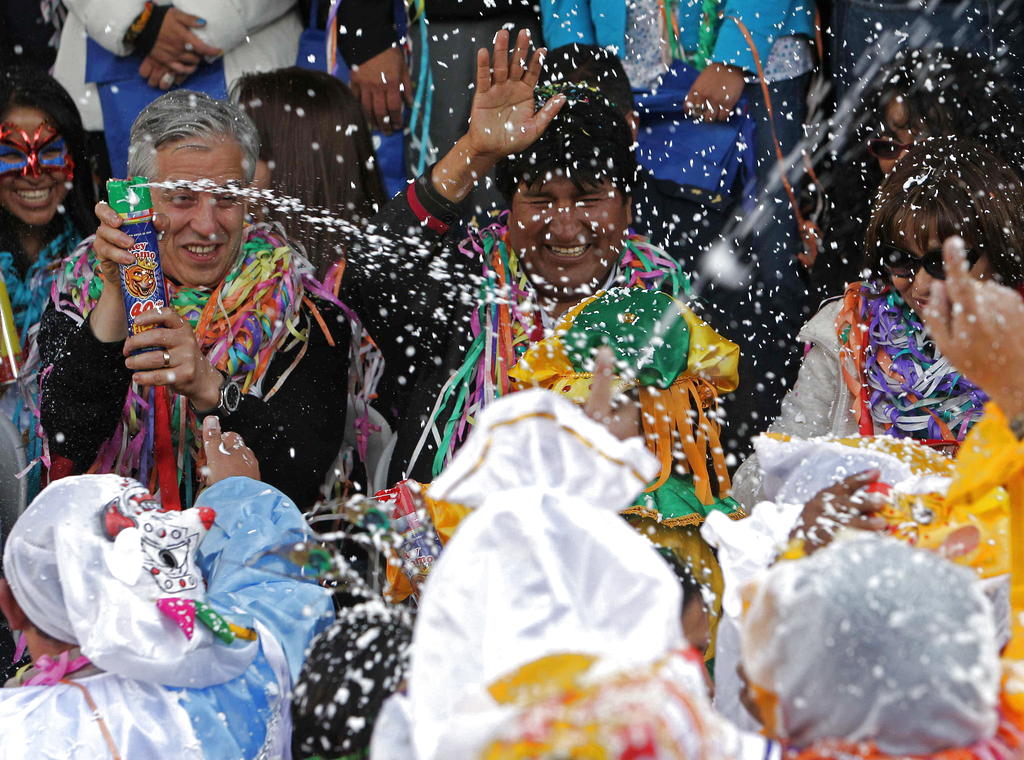 El presidente de Bolivia, Evo Morales (c), y su vicepresidente, Álvaro García Linera (i). Foto/EFE<br>